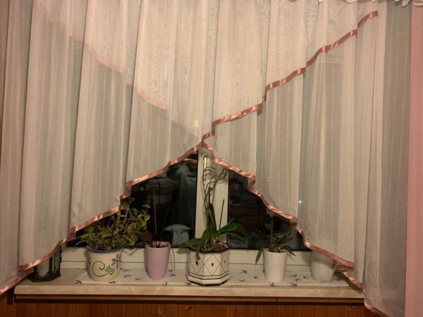 Envelope curtain with satin ribbon