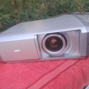Sanyo PLV-Z4 Beamer