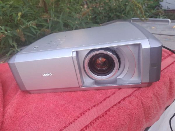 Sanyo PLV-Z4 Beamer