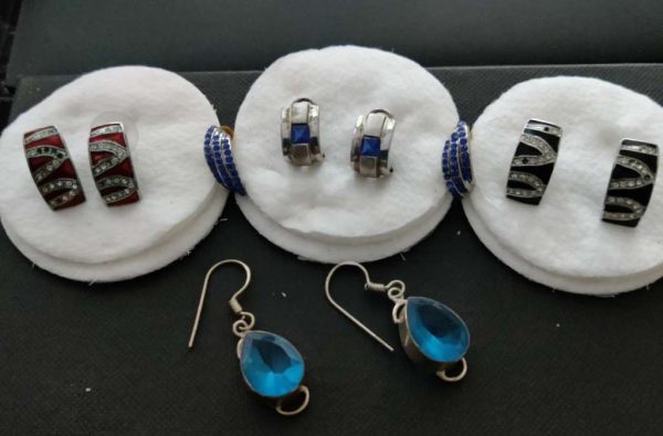 Mixed lot of silver earrings