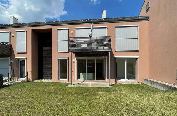 Terraced house with 140 m² for 3 years to rent