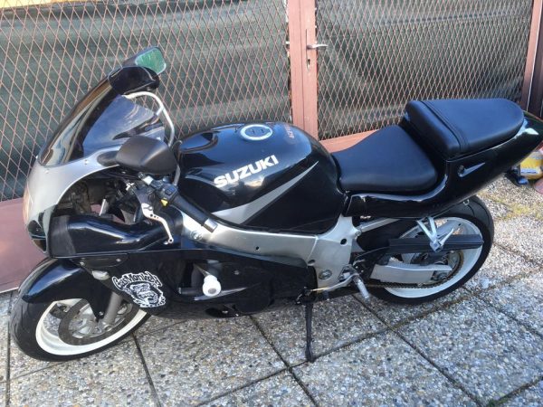 I'm looking for my Suzuki GSXR 600 motorcycle (possibly stolen during the night of July 4th to 5th). It was parked in front of the town hall in Lapu2. Reward: Finder!