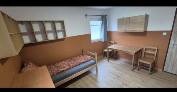 Rooms for Female Students / Semester to Rent
