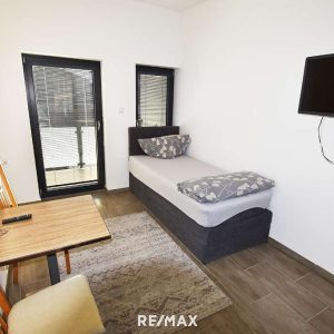 Workers' rooms near AIRPORT for rent by the day, week or month