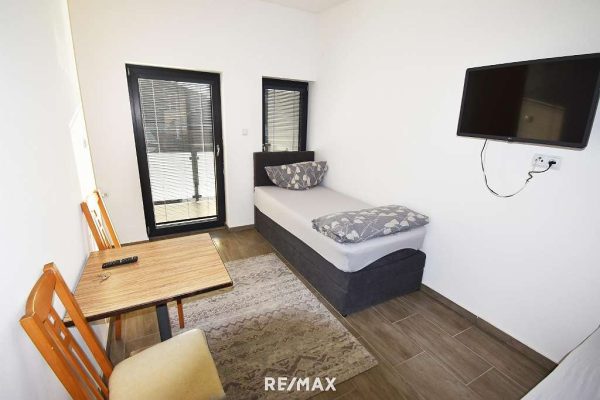 Workers' rooms near AIRPORT for rent by the day, week or month