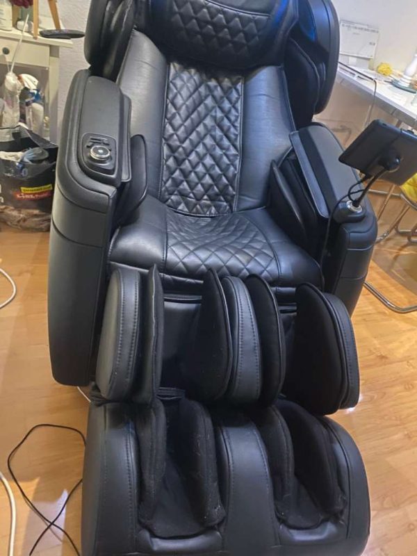 Massage chair with many functions to give away