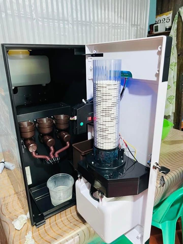 Chong Coffee Vending Machine with Metal Cage